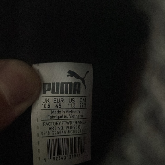 3 pairs of Puma basketball shoes - Picture 7 of 8